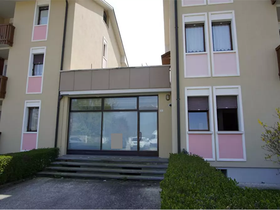 Immagine 4 di Negozio in vendita  in Via Monte Grappa a Seren Del Grappa