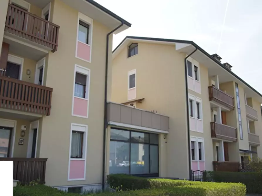 Immagine 5 di Negozio in vendita  in Via Monte Grappa a Seren Del Grappa