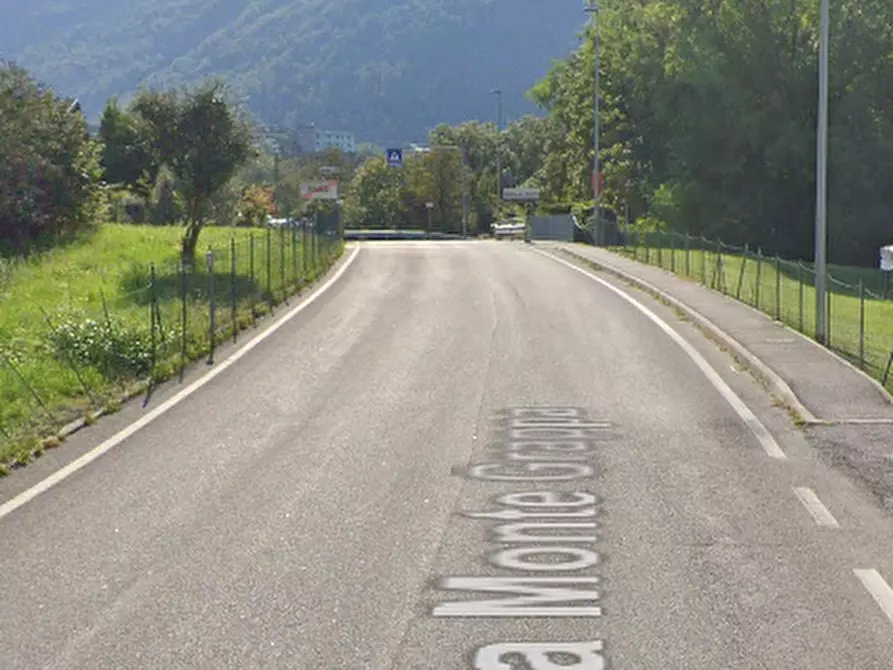 Immagine 8 di Negozio in vendita  in Via Monte Grappa a Seren Del Grappa