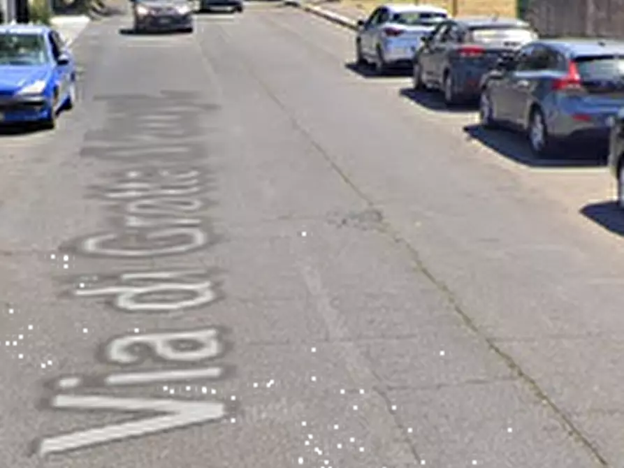 Immagine 4 di Garage in vendita  in Via di Grotta di Gregna a Roma