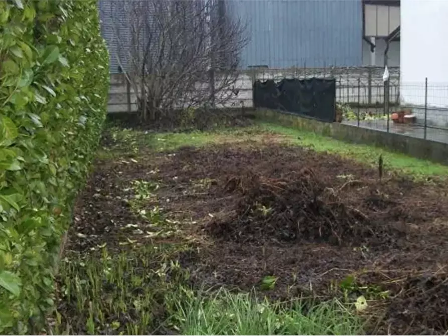 Immagine 2 di Terreno agricolo in vendita  in Via Mauro Angeleri  a Bastida De' Dossi