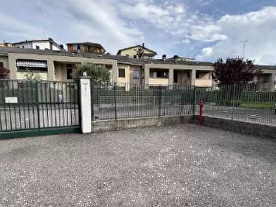 Immagine 2 di Appartamento in vendita  in Via Papa Giovanni XXIII a Alzate Brianza