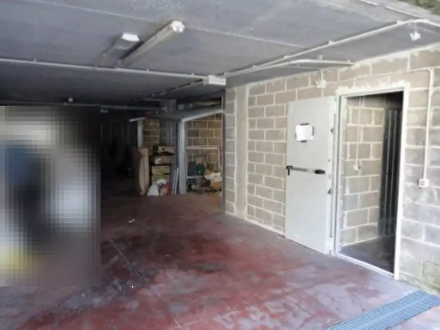 Immagine 4 di Garage in vendita  in Viale Roma a Anzio