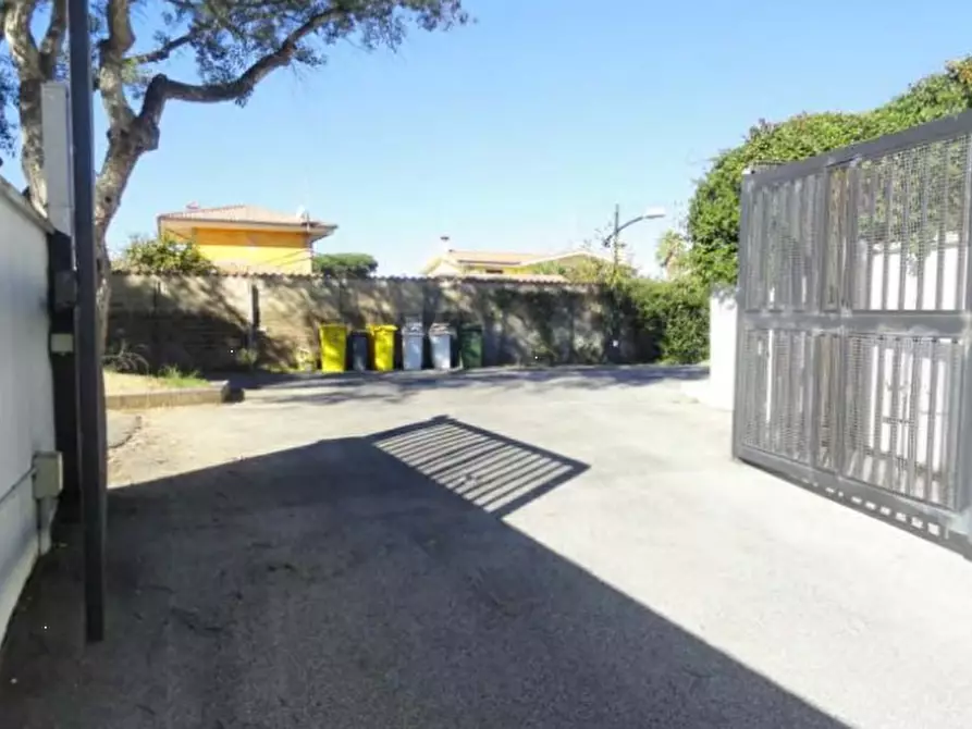 Immagine 2 di Garage in vendita  in Viale Roma a Anzio
