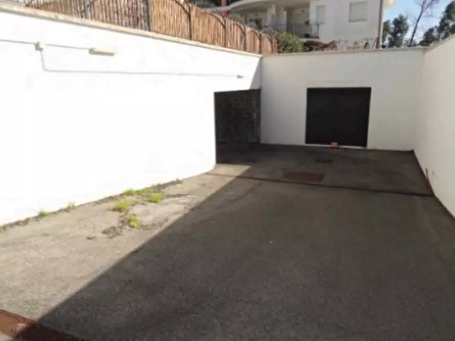 Immagine 5 di Garage in vendita  in Viale Roma a Anzio