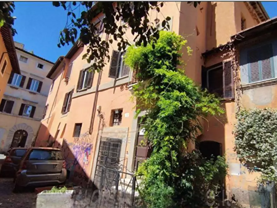 Immagine 1 di Magazzino in vendita  in Via del Cipresso a Roma