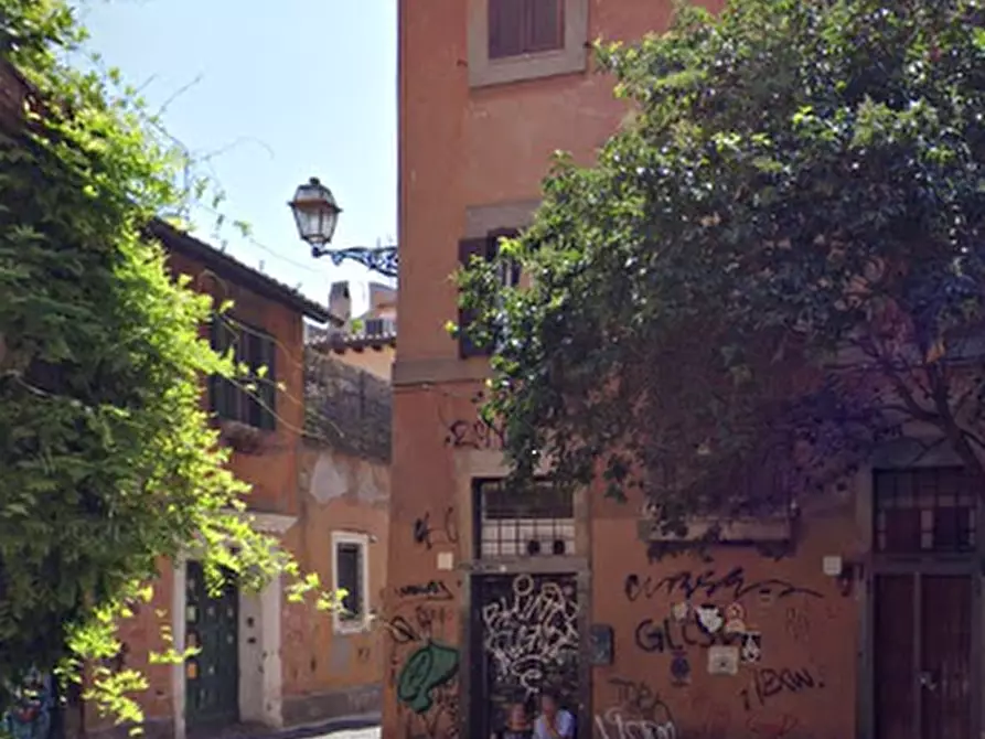 Immagine 2 di Magazzino in vendita  in Via del Cipresso a Roma