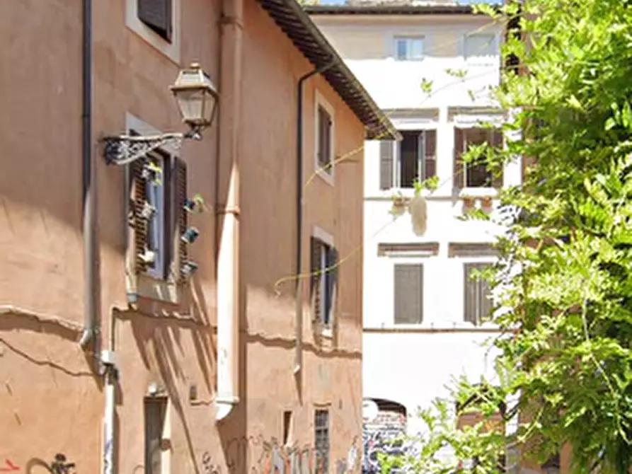 Immagine 3 di Magazzino in vendita  in Via del Cipresso a Roma