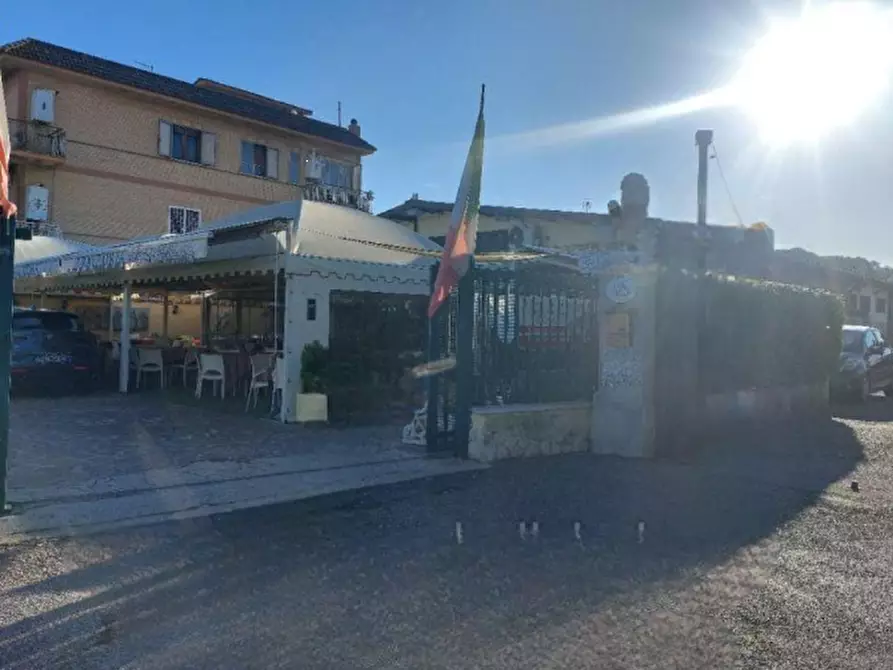 Immagine 1 di Negozio in vendita  in Via di Casal Selce a Roma