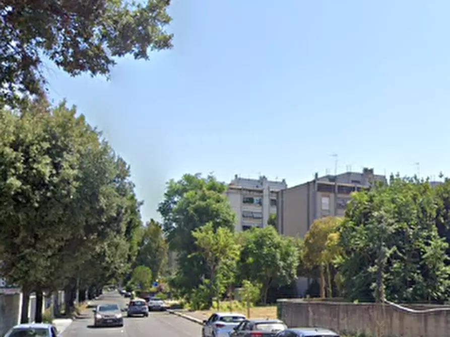 Immagine 3 di Garage in vendita  in via di Grotta di Gregna a Roma