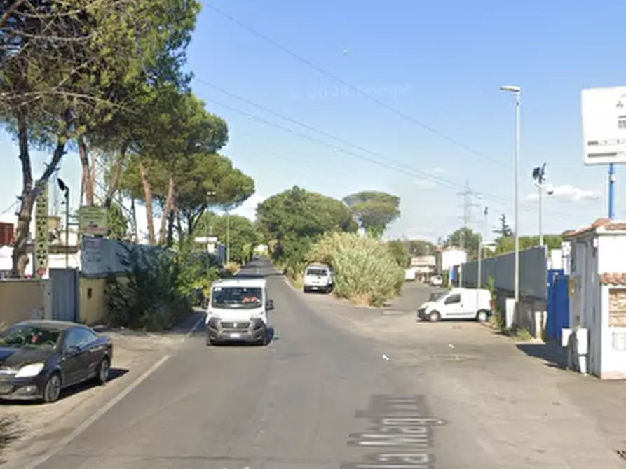 Immagine 2 di Garage in vendita  in Via della Magliana a Roma