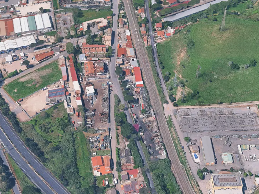 Immagine 5 di Garage in vendita  in Via della Magliana a Roma