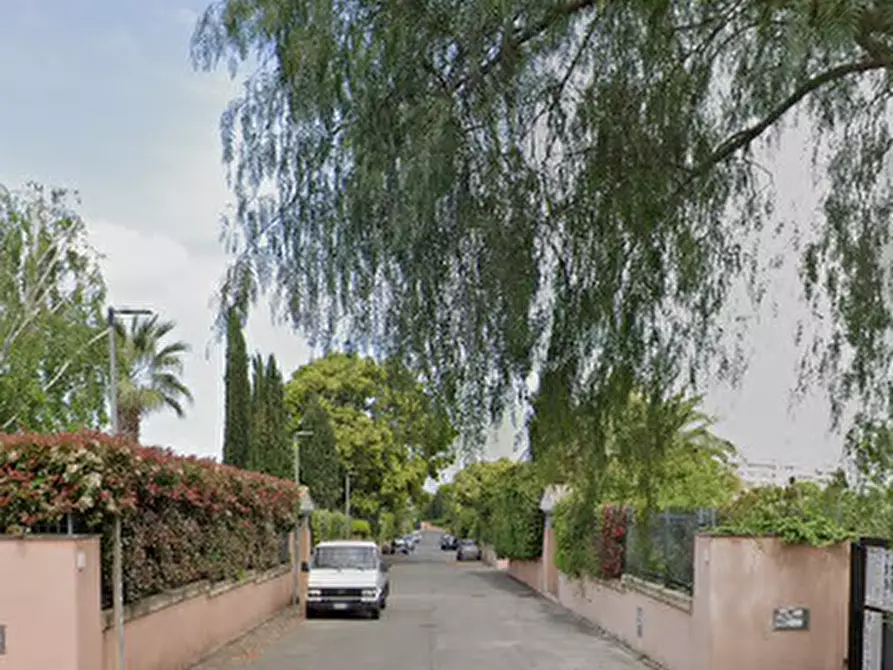 Immagine 3 di Villa in vendita  in Via Sergio Amidei a Roma