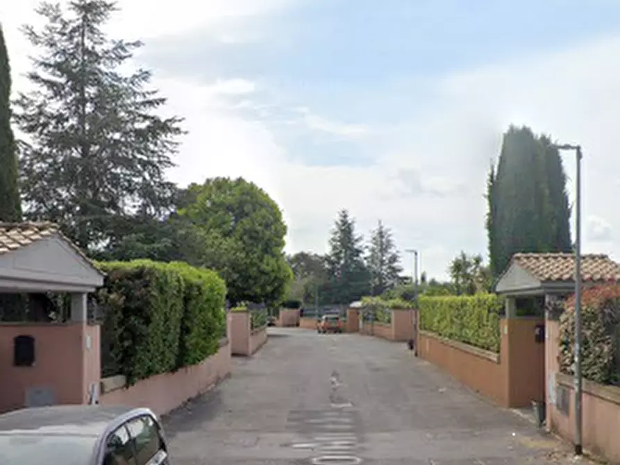 Immagine 4 di Villa in vendita  in Via Sergio Amidei a Roma