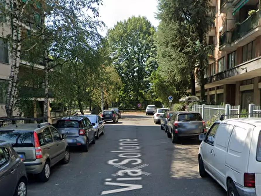 Immagine 7 di Negozio in vendita  in Via Solone a Monza
