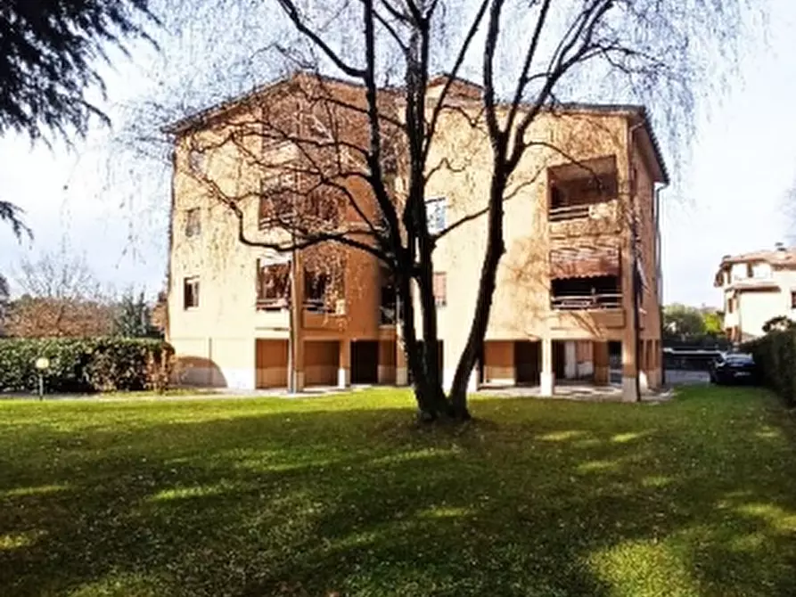 Immagine 2 di Appartamento in vendita  in Via Calabria a Arcore