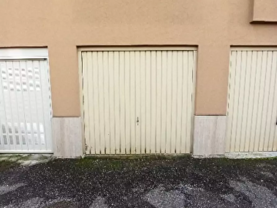 Immagine 4 di Appartamento in vendita  in Via Calabria a Arcore