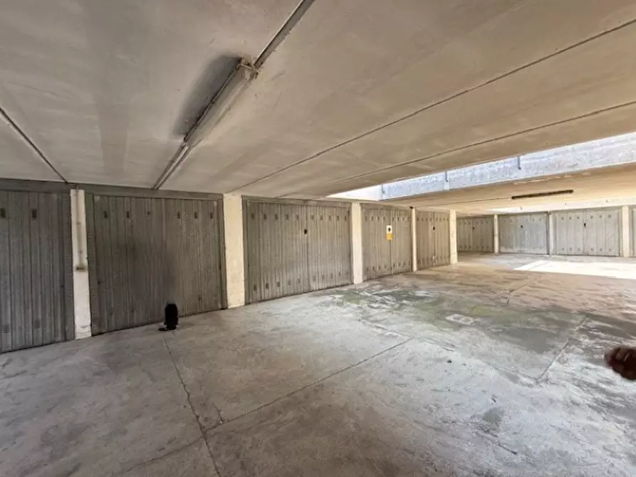 Immagine 1 di Garage in vendita  in Via dei Prati  a Monza