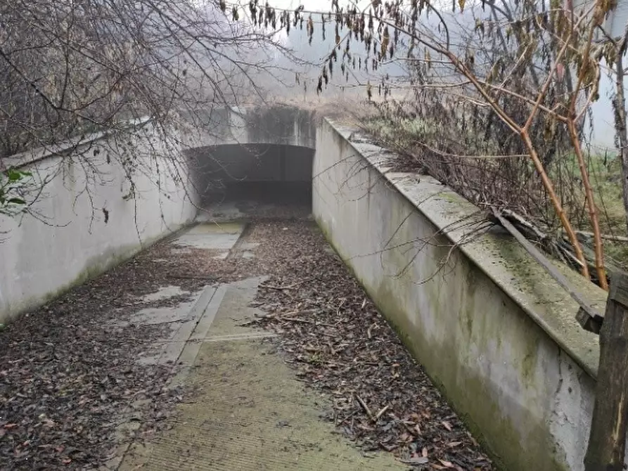 Immagine 3 di Stabile in vendita  in Via Einaudi  a Seregno