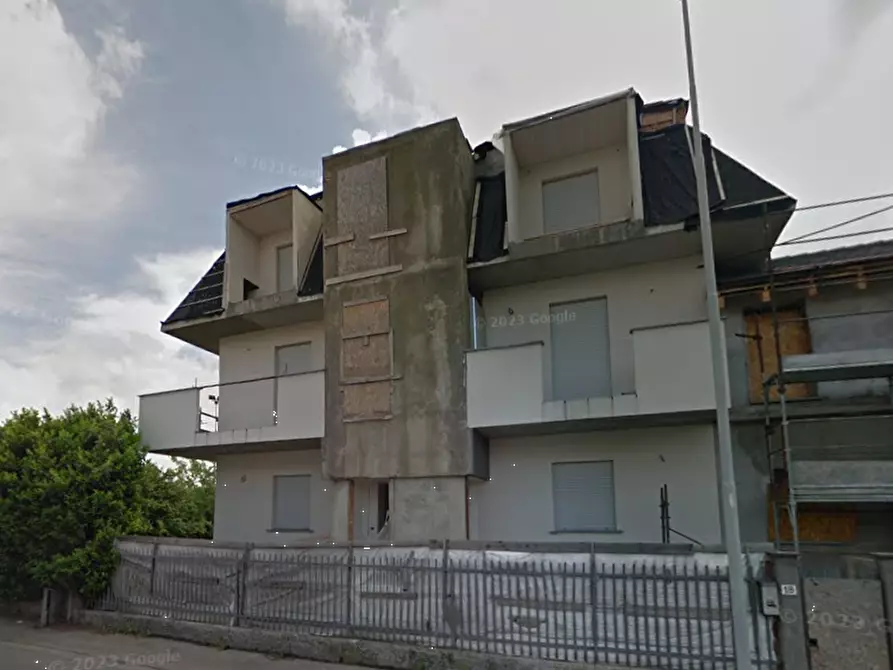 Immagine 6 di Stabile in vendita  in Via Einaudi  a Seregno