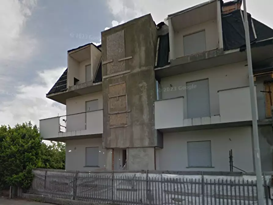 Immagine 7 di Stabile in vendita  in Via Einaudi  a Seregno