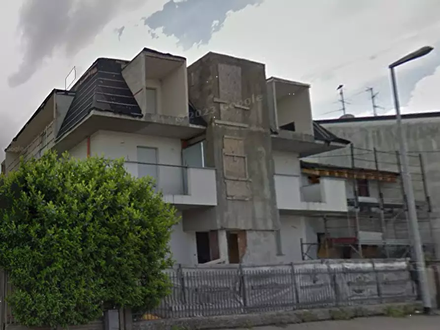 Immagine 8 di Stabile in vendita  in Via Einaudi  a Seregno