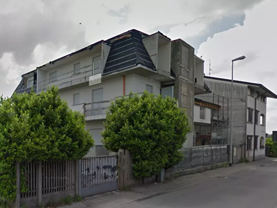 Immagine 9 di Stabile in vendita  in Via Einaudi  a Seregno