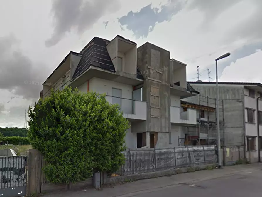 Immagine 10 di Stabile in vendita  in Via Einaudi  a Seregno