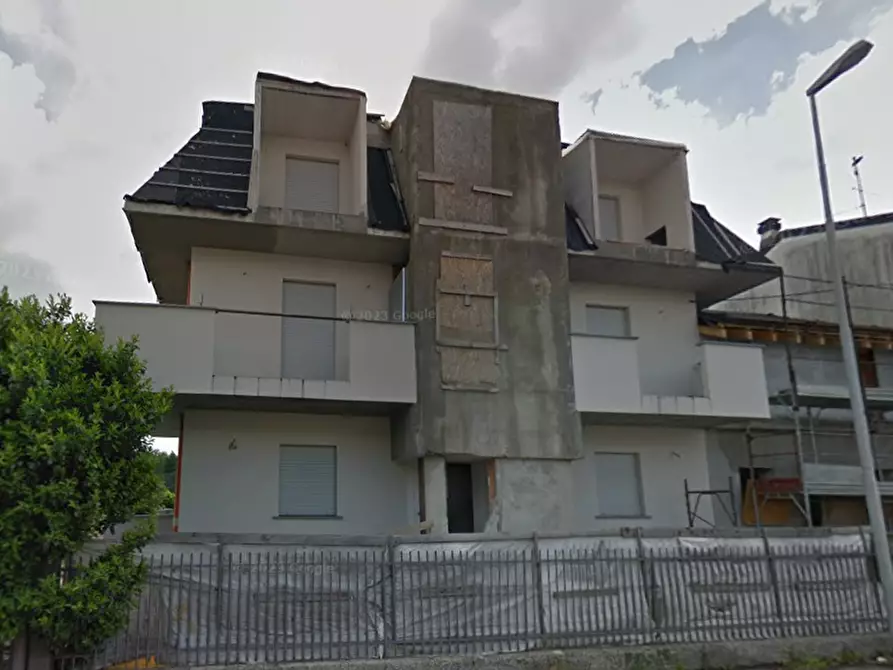 Immagine 11 di Stabile in vendita  in Via Einaudi  a Seregno