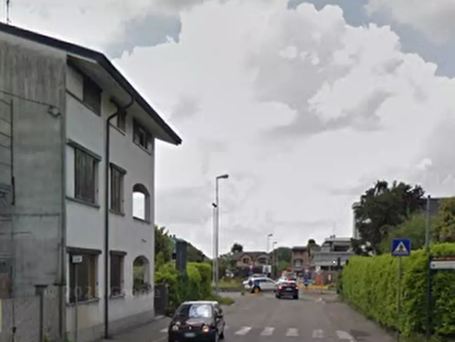 Immagine 12 di Stabile in vendita  in Via Einaudi  a Seregno