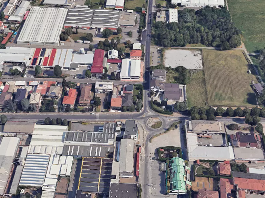 Immagine 15 di Stabile in vendita  in Via Einaudi  a Seregno
