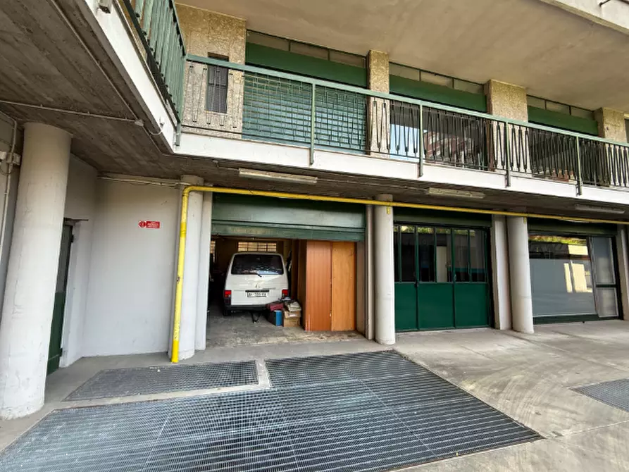 Immagine 1 di Magazzino in vendita  in Via Solone a Monza