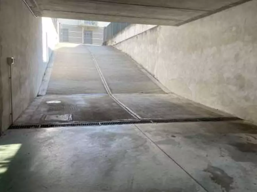 Immagine 1 di Garage in vendita  in Via San Francesco d'Assisi a Giussano