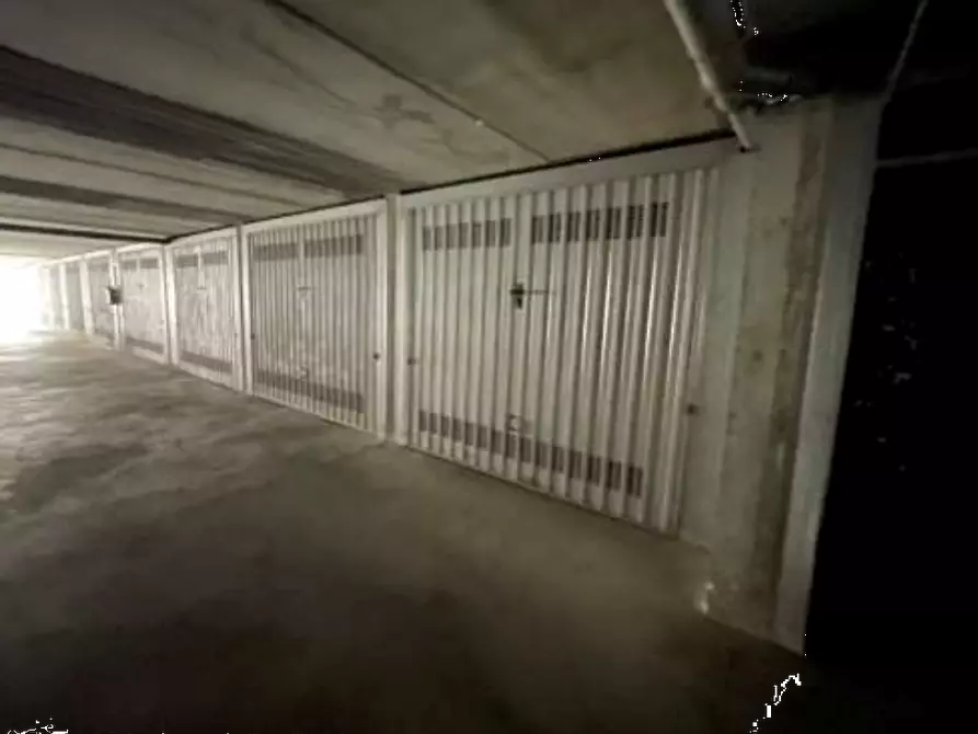 Immagine 2 di Garage in vendita  in Via San Francesco d'Assisi a Giussano