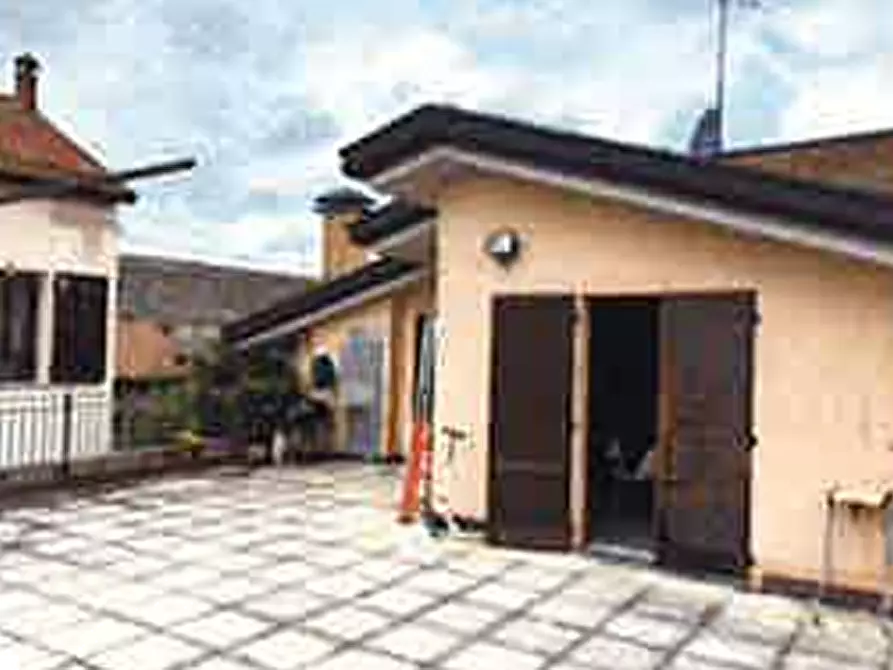 Immagine 4 di Appartamento in vendita  in Via Roma a Meda