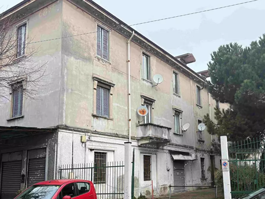 Immagine 1 di Negozio in vendita  in Via Sant'Alessandro a Monza