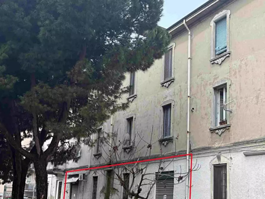 Immagine 2 di Negozio in vendita  in Via Sant'Alessandro a Monza
