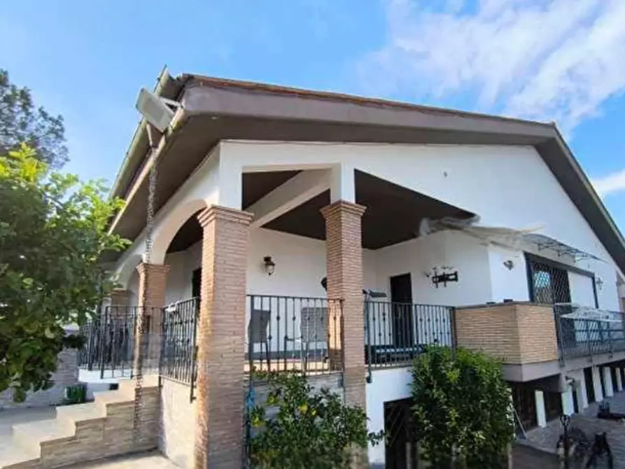 Immagine 1 di Casa bifamiliare in vendita  in Via Luigi Cherubini a Roma