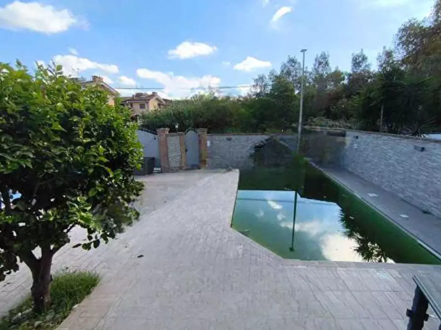 Immagine 3 di Casa bifamiliare in vendita  in Via Luigi Cherubini a Roma
