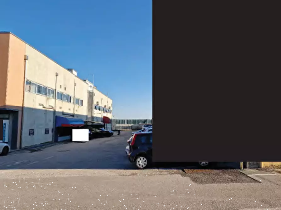 Immagine 3 di Negozio in vendita  in Via Feltrina a Pederobba