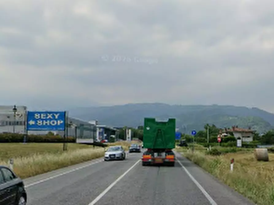 Immagine 12 di Negozio in vendita  in Via Feltrina a Pederobba