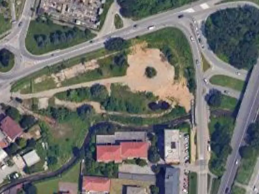 Immagine 5 di Garage in vendita  in Viale Lombardia a Usmate Velate