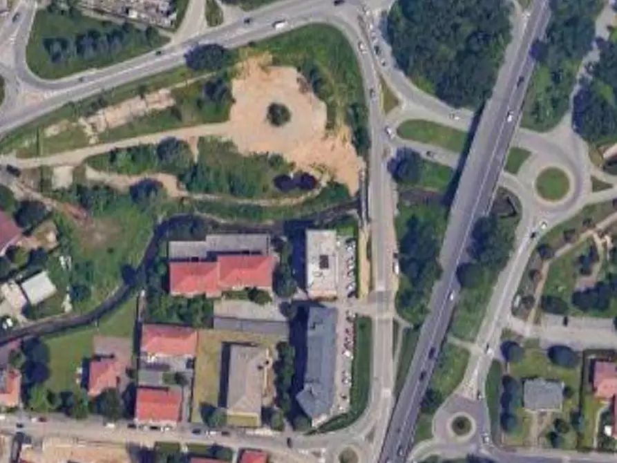 Immagine 7 di Garage in vendita  in Viale Lombardia a Usmate Velate