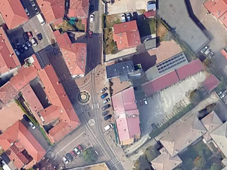 Immagine 3 di Garage in vendita  in Piazza Garibaldi a Lesmo