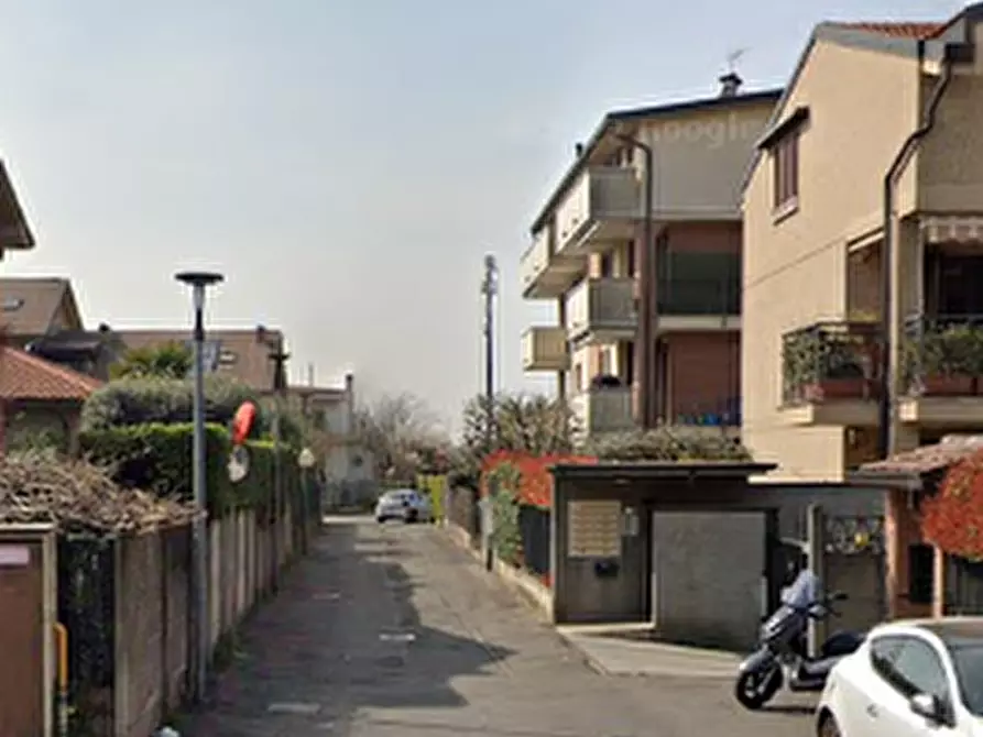 Immagine 3 di Garage in vendita  in Via Pirandello a Seregno
