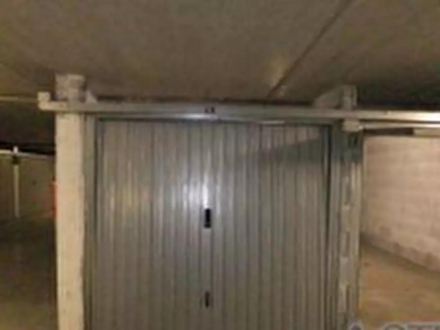 Immagine 1 di Garage in vendita  in via di Grotta di Gregna a Roma