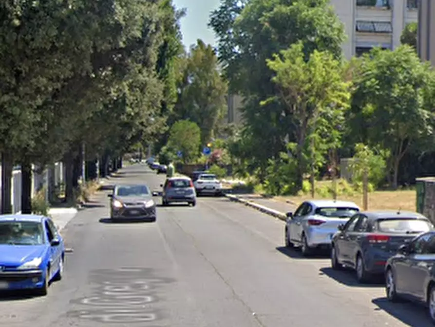 Immagine 3 di Garage in vendita  in via di Grotta di Gregna a Roma