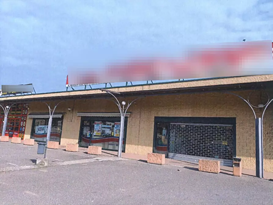 Immagine 1 di Negozio in vendita  in via Emilia a Torricella Verzate