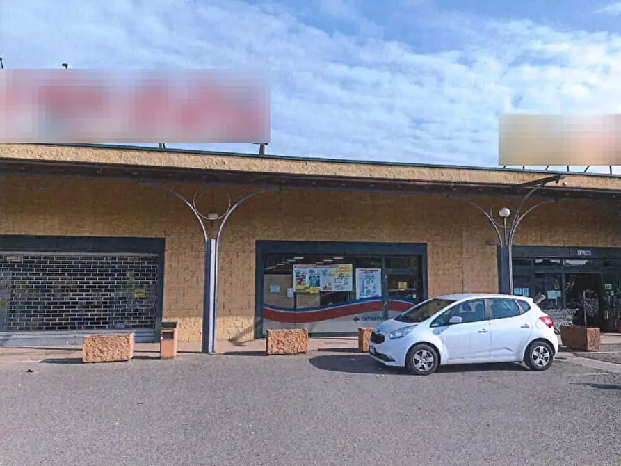 Immagine 2 di Negozio in vendita  in via Emilia a Torricella Verzate