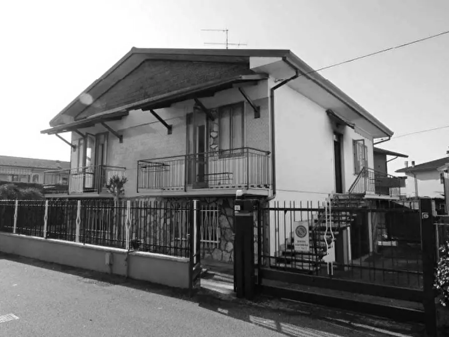 Immagine 1 di Villa in vendita  in Via Legnaghese a San Giovanni Lupatoto